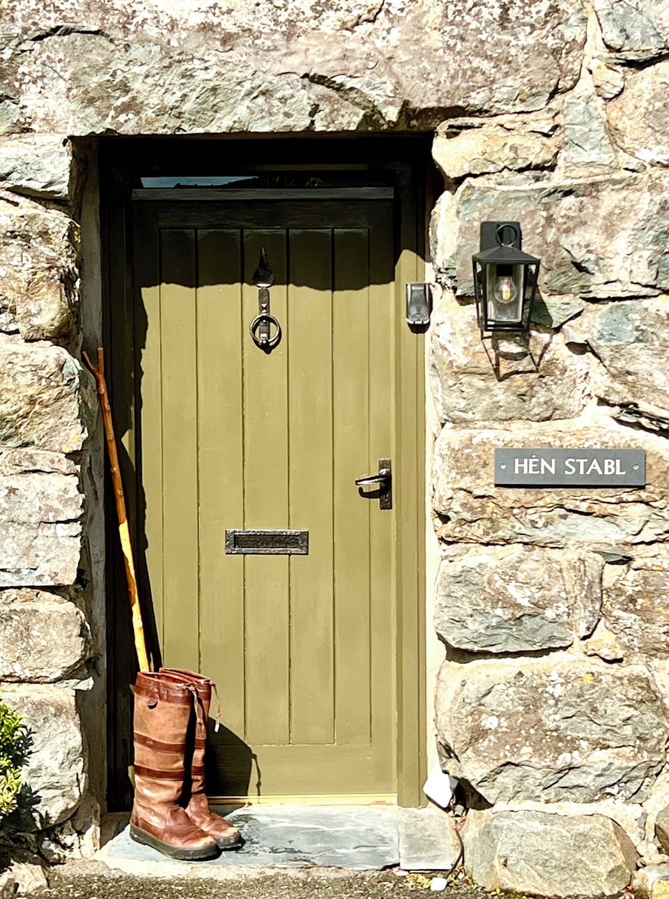 A warm welcome at Hen Stabl. 