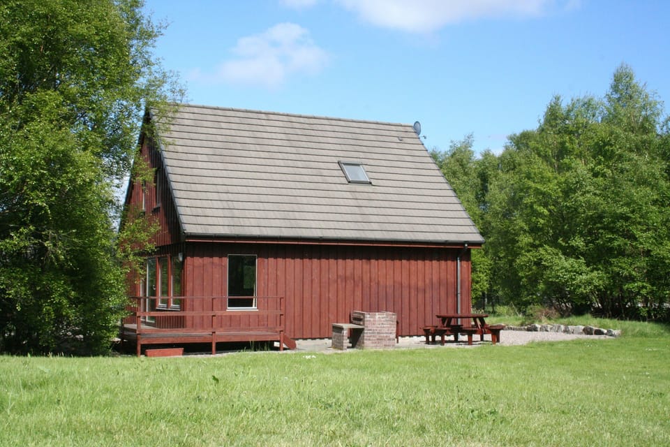 Barbecue and Picnic table at Cragganmore