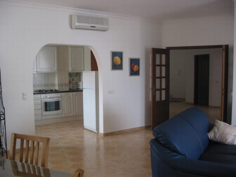 Lounge to kitchen and hall