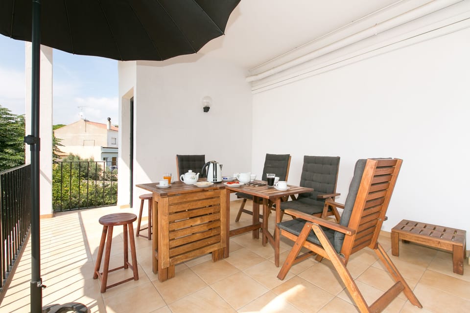 At the end of terrace is the laundry room -washing machine - mains gas boiler