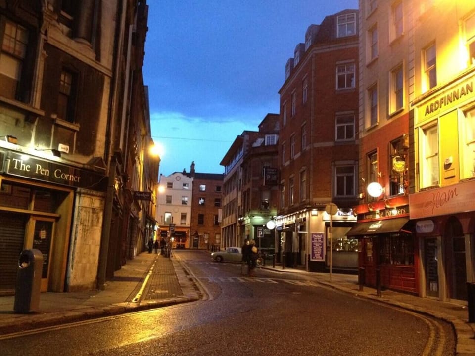 The many side streets off Dame Street take you to all other main parts of the city.