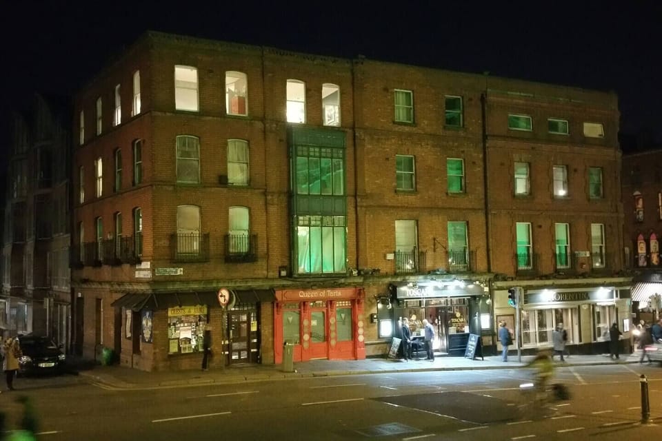 Top floor illuminated - 4 large sash windows to the front, 2 to the side - overlooking Dublin Castle, City Hall, Christ Church Cathedral. Absolutely unique!