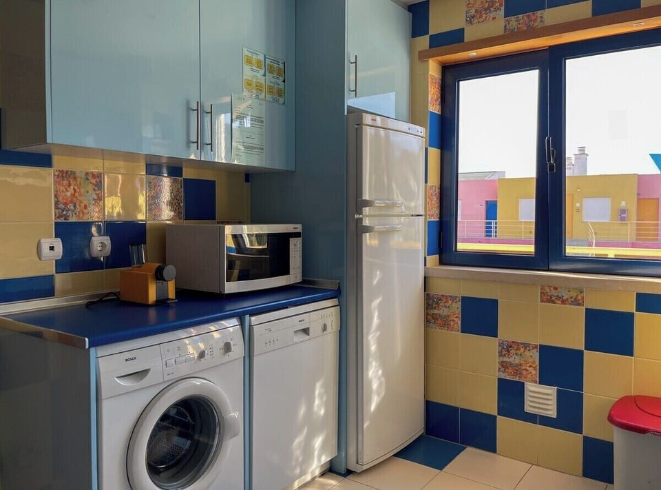 Equipped with dishwasher and washing machine, fridge with freezer, microwave and coffee machine