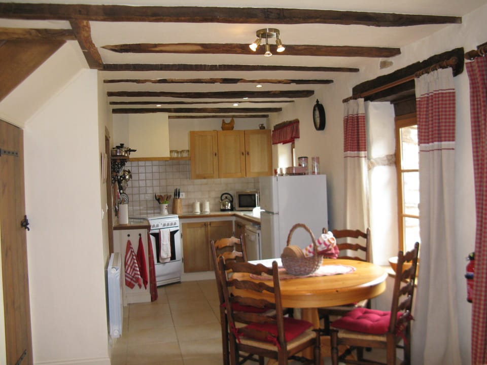 Kitchen / dining area