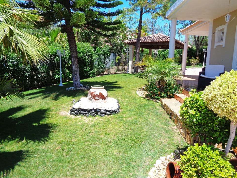GARDEN AREA