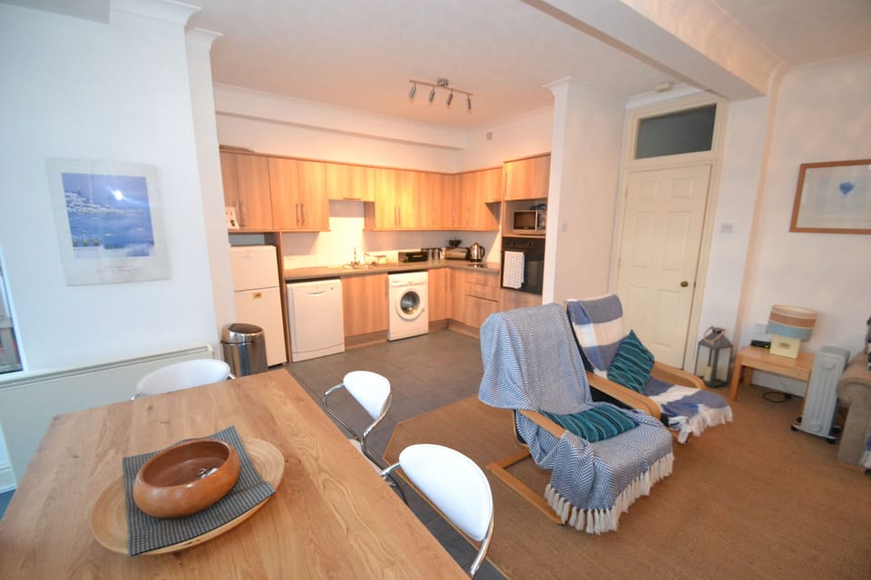 Living/dining/kitchen area