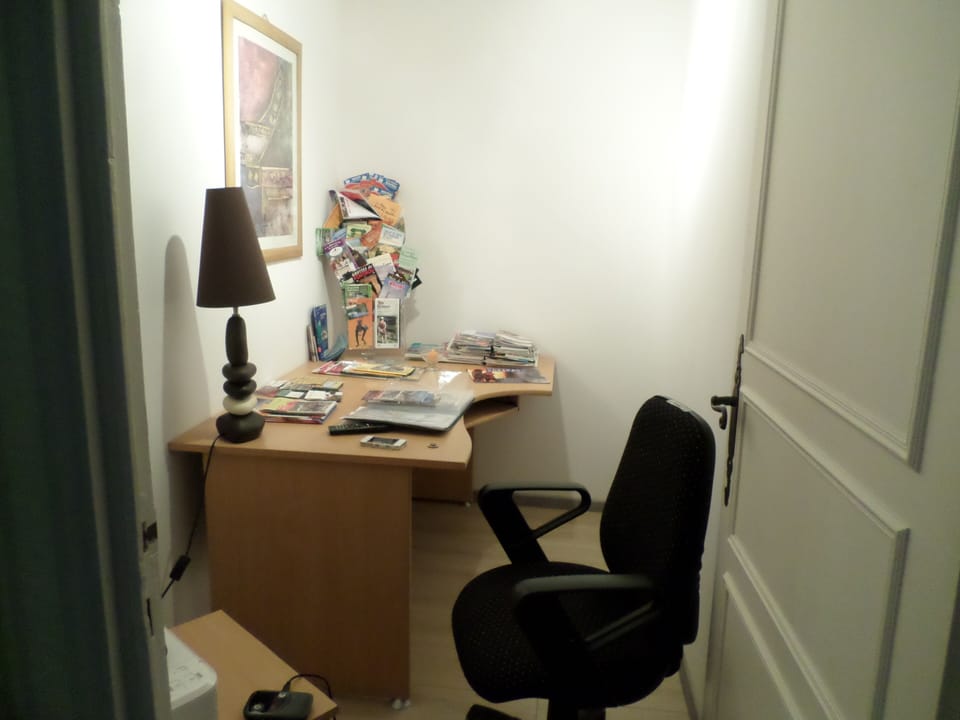 Office with travel guides, tourist information, wifi and printer for those