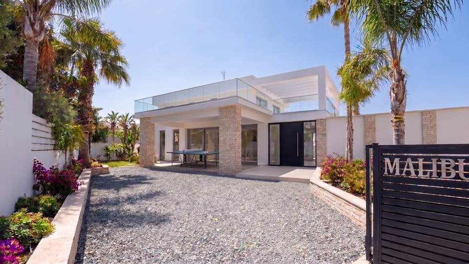 Malibu Driveway Entrance