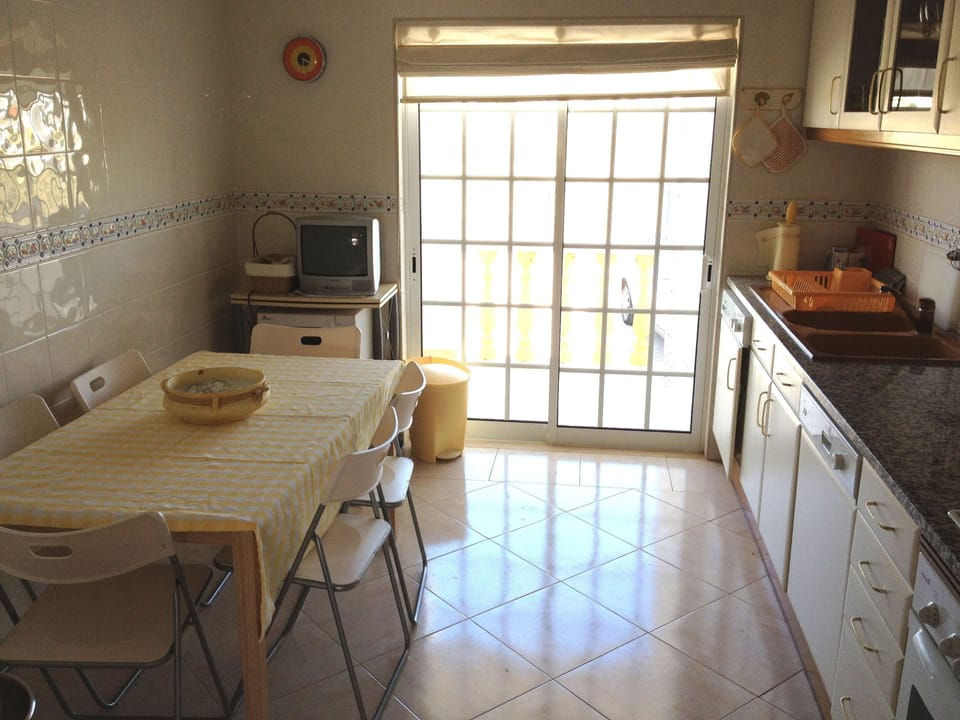 Full equipped kitchen/breakfast room