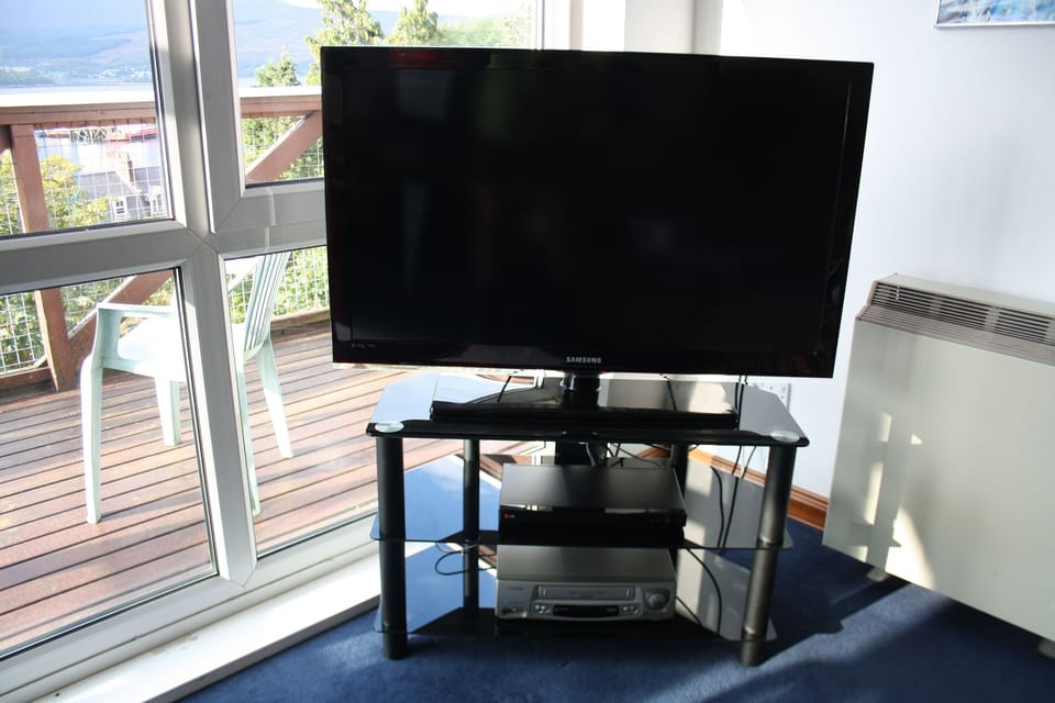 40" TV, DVD, video for that odd rainy day.