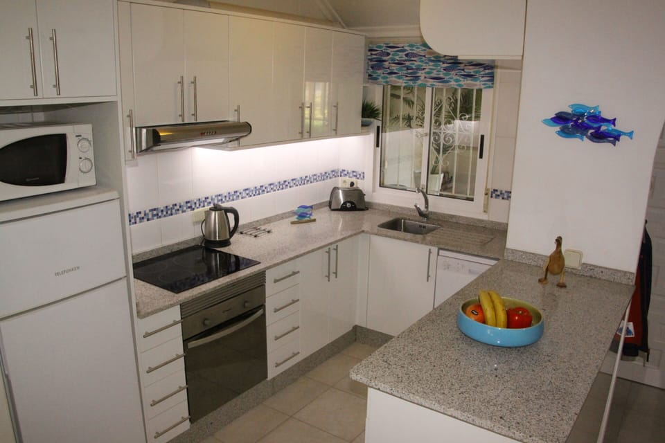 Kitchen is fitted with granite worksurfaces, dishwasher and washing machine.
