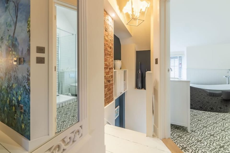 First floor: Landing and bathroom