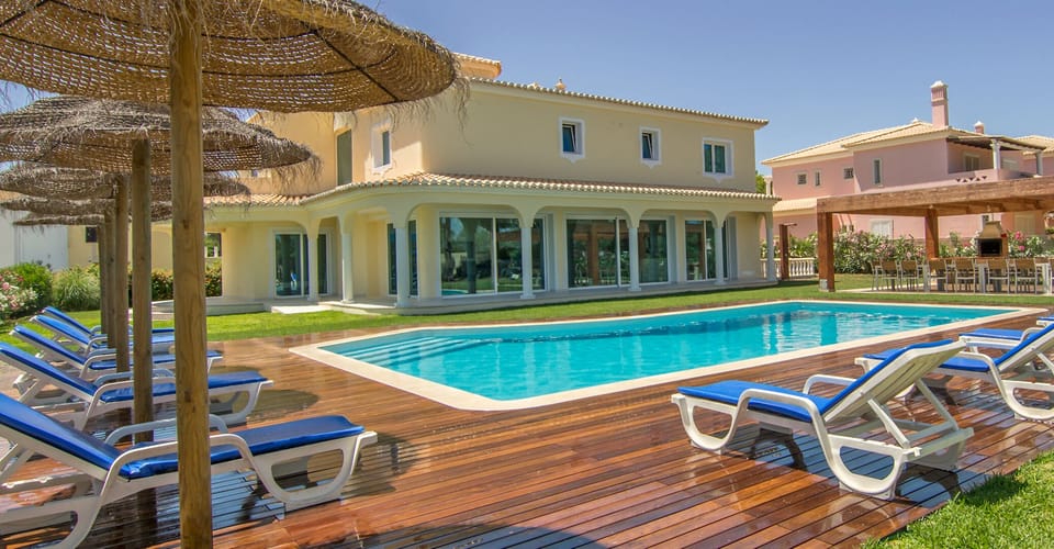 Swimming pool, deck and Pergola
