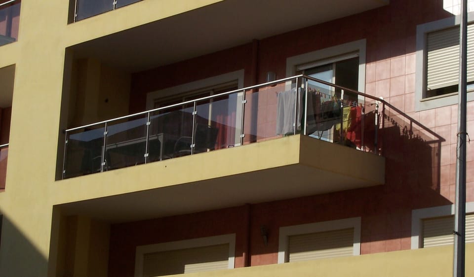 BALCONY WITH TABLE AND CHAIRS FOR AL-FRESC DINING