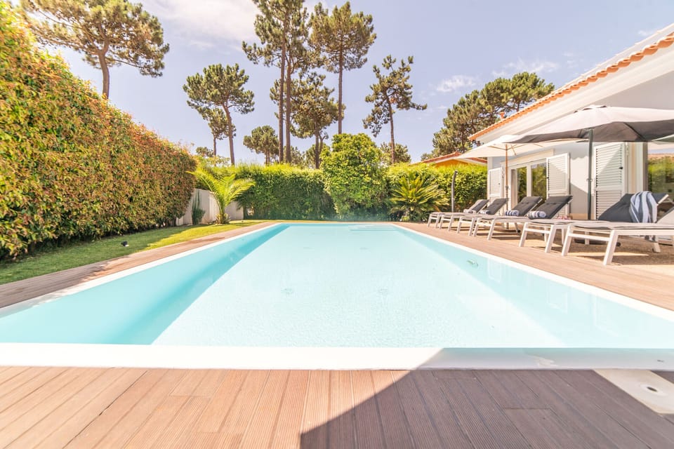 Private pool and sun terrace — Villa dos Narcisos, luxury holiday villa in Herdade de Aroeira