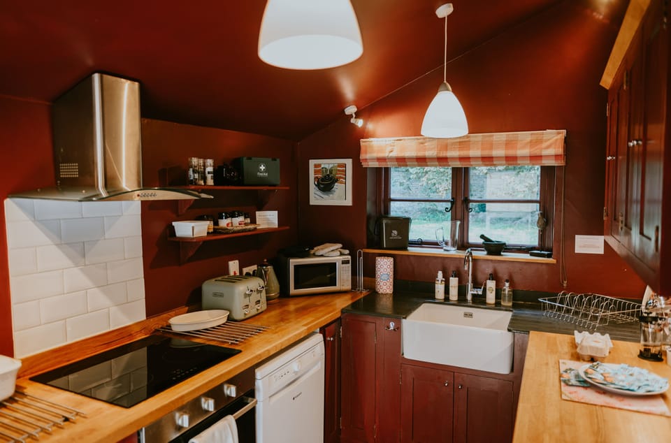 Plum Cottage, Wimborne: The kitchen at plum cottage