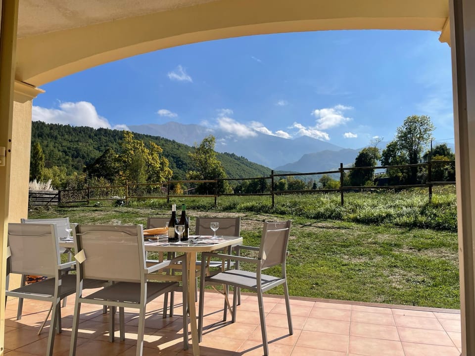 Table for 6 outside the kitchen door, amazing views.