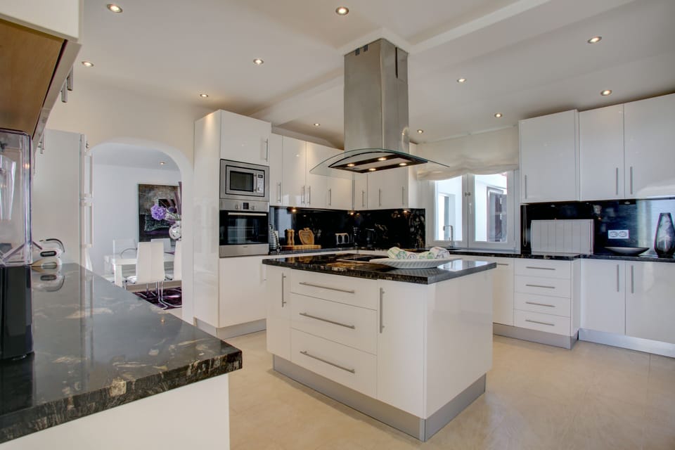 Fully equipped kitchen upstairs