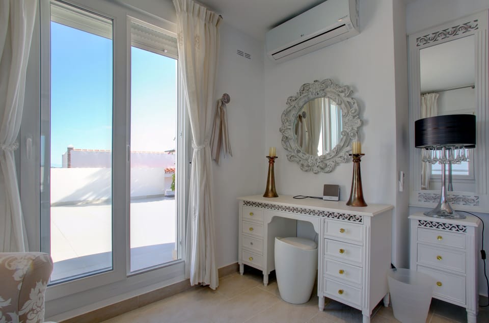 Double bedroom 2 (upstairs)