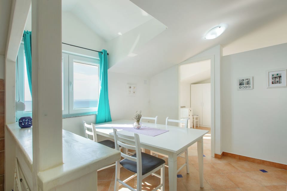 Second floor dinning room