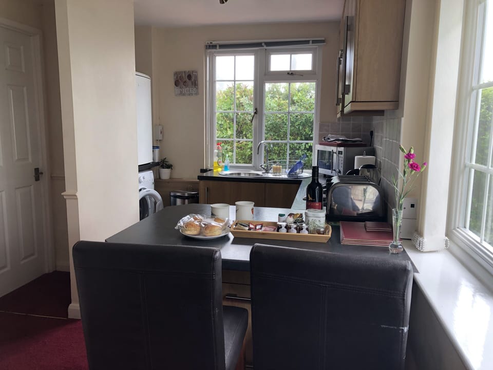 Kitchen and  Breakfast Bar