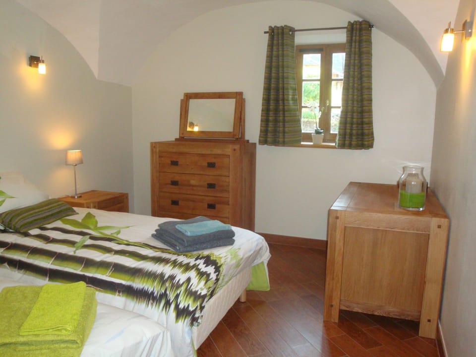 Twin bedroom 