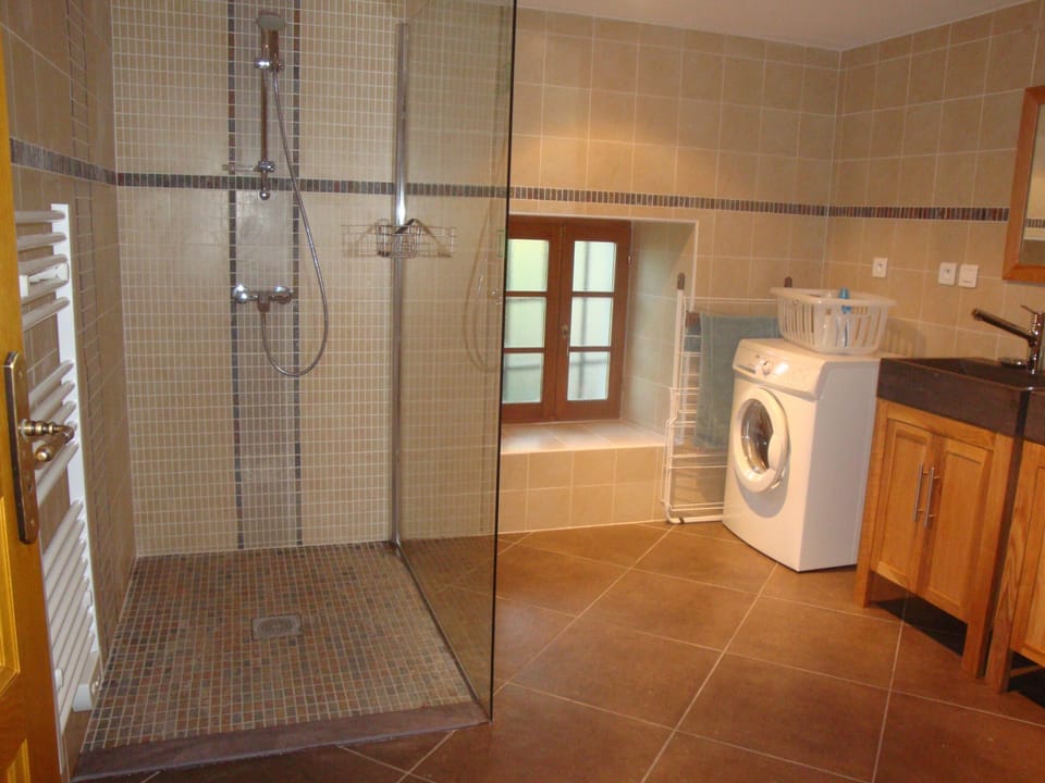 Spacious bathroom with Italian style shower 