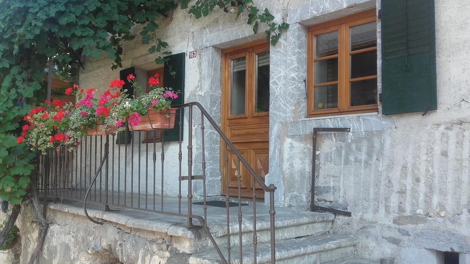 Main entrance via stone steps to balcony 