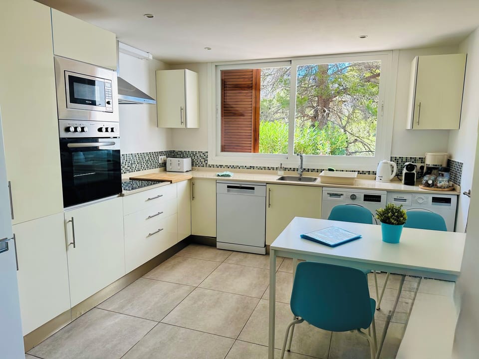 Complete kitchen, also with tea and coffee facilities