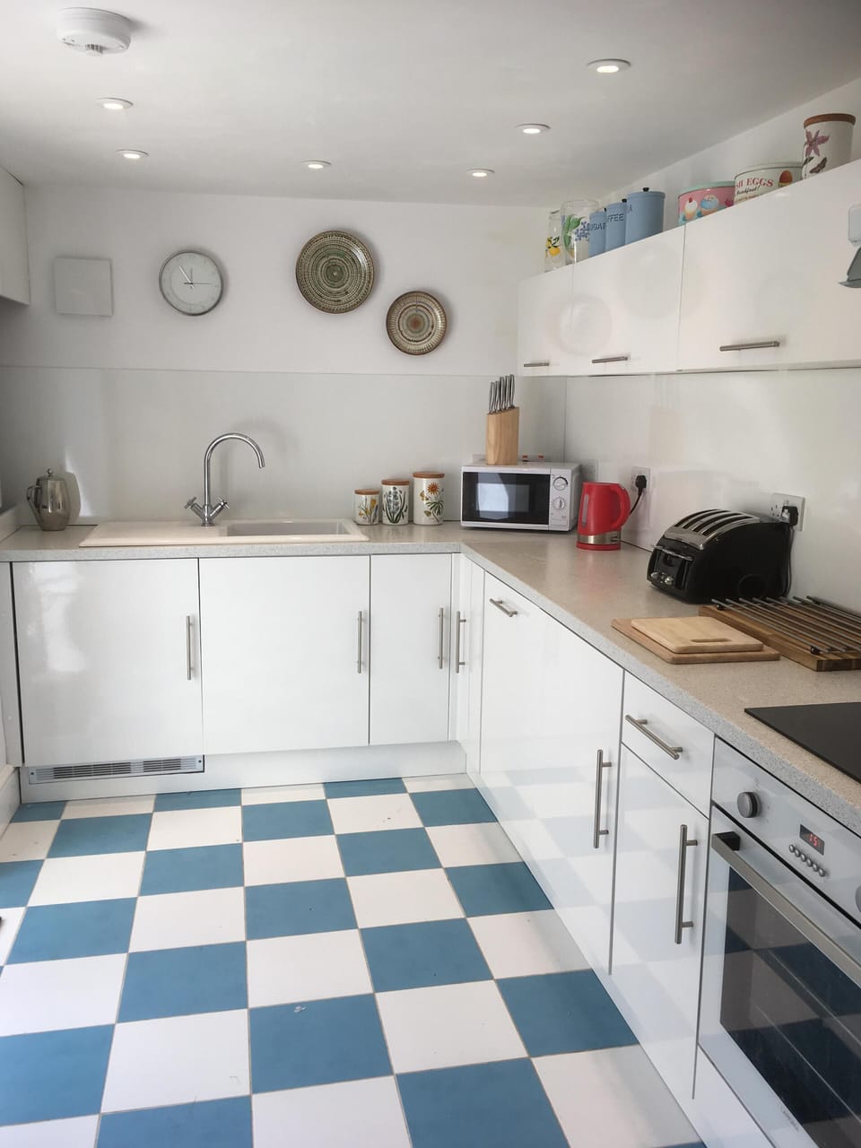 Kitchen with dish washer, tumble dryer, washing machine etc