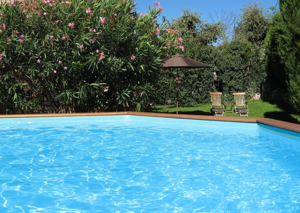 5 meter above ground wooden Pool, Garden 400m², 4 Sunloungers and 2 deckchairs