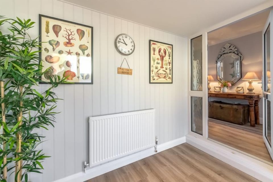 Ground floor: Entrance lobby