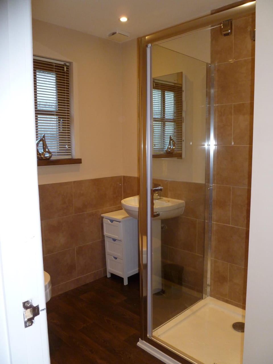 en-suite with shower