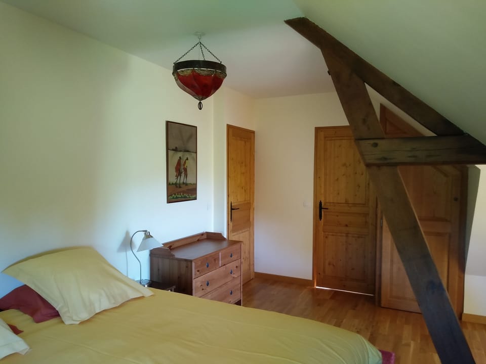 Family bedroom with en-suite shower and WC room