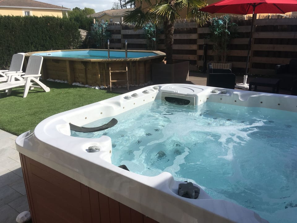 Outdoor spa tub