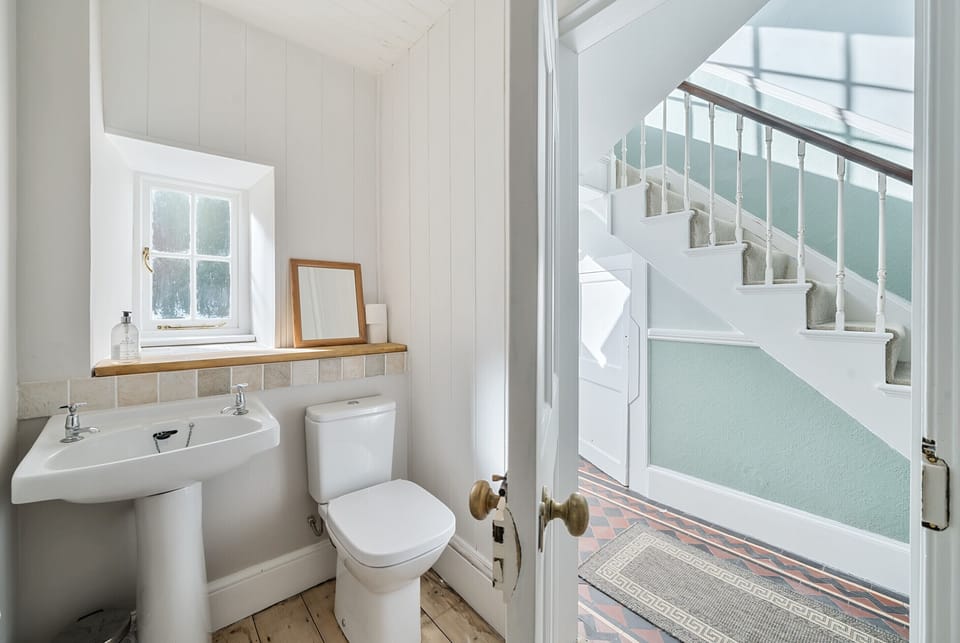Ground floor w.c cloakroom