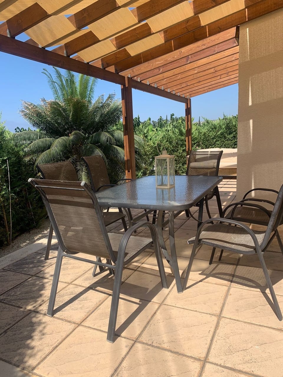 private outside dining area
