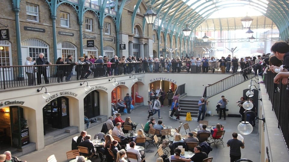 Live Classical Music one of Covent Gardens shows.
