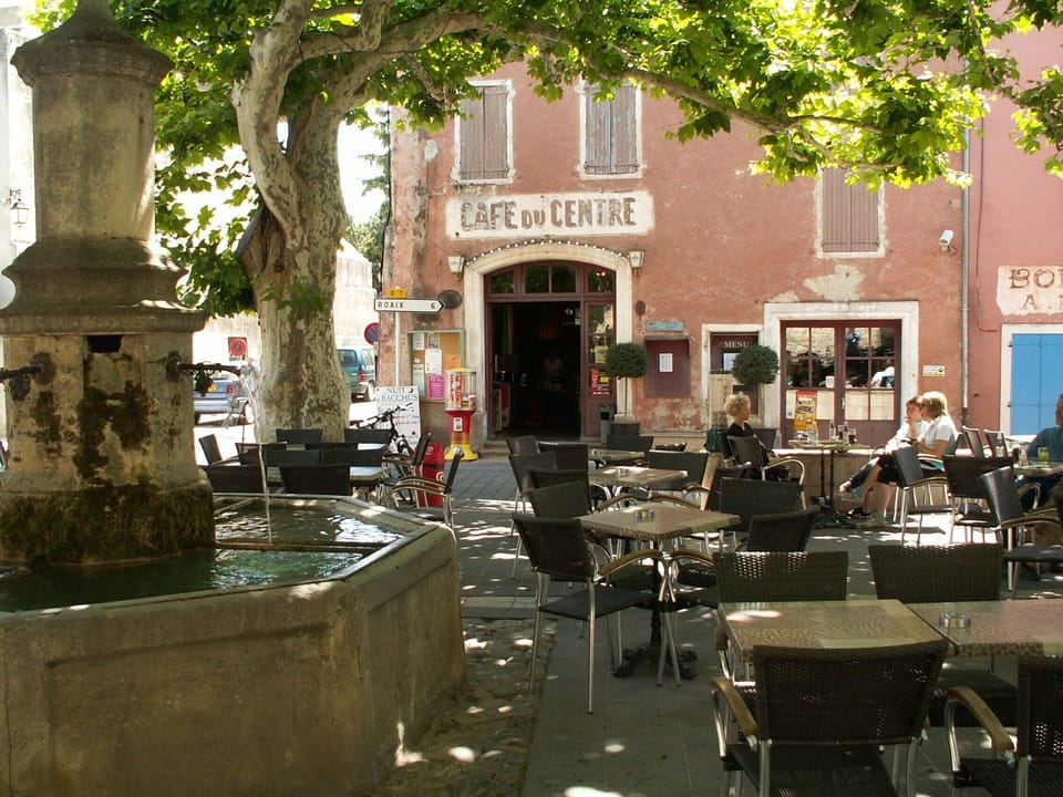 Square and fountain in Villedieu