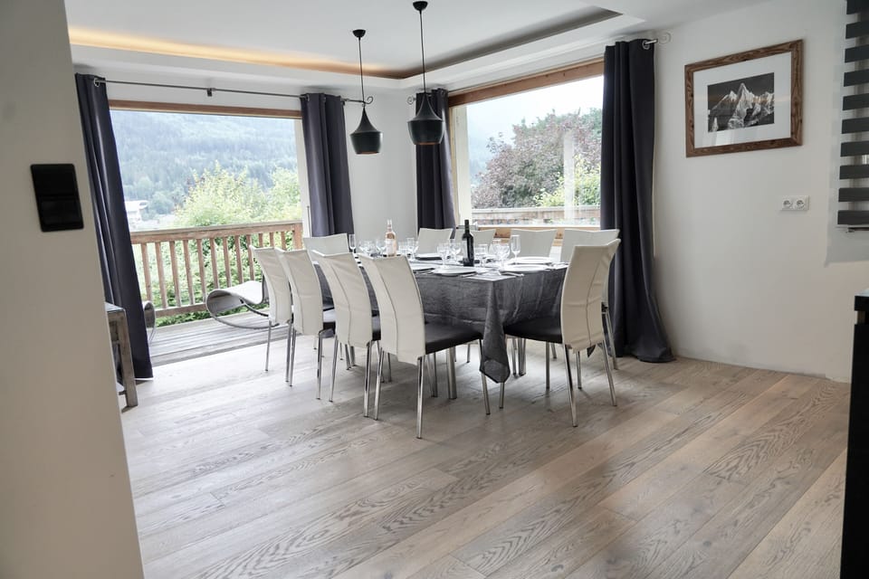 Sunny dining area with patio doors onto south facing balcony