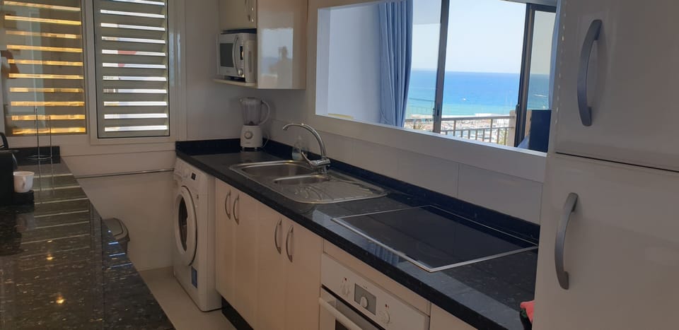 KITCHEN WITH VIEW TO THE SEA!