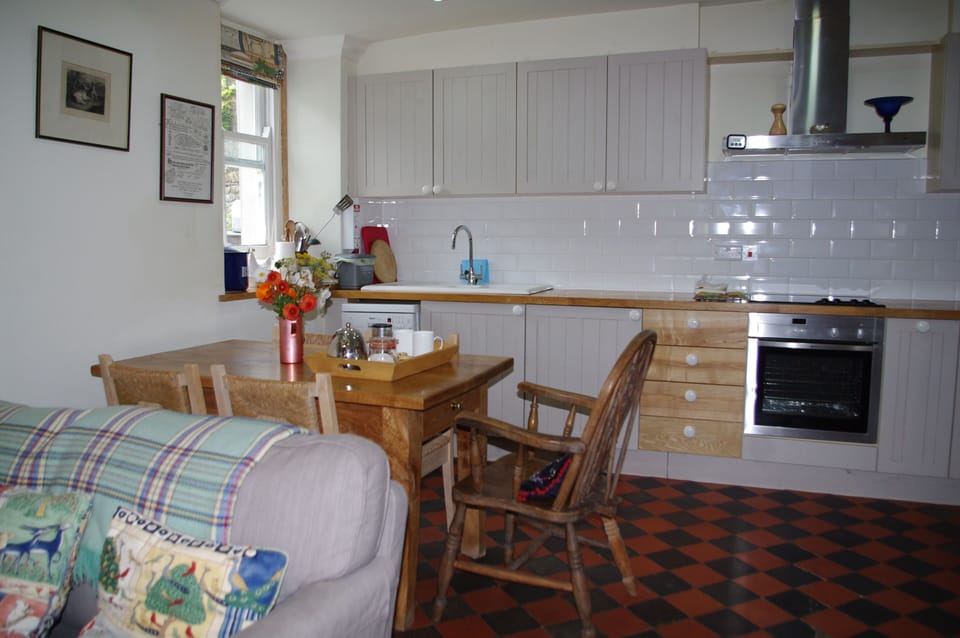 Kitchen table - seats 5