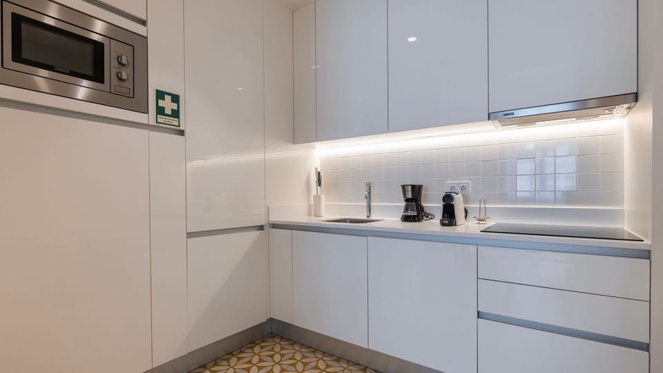 The kitchen offers a smart, functional layout with modern appliances for easy meal prep.
#quality #modern #luxury #portugal #pt #lisbon