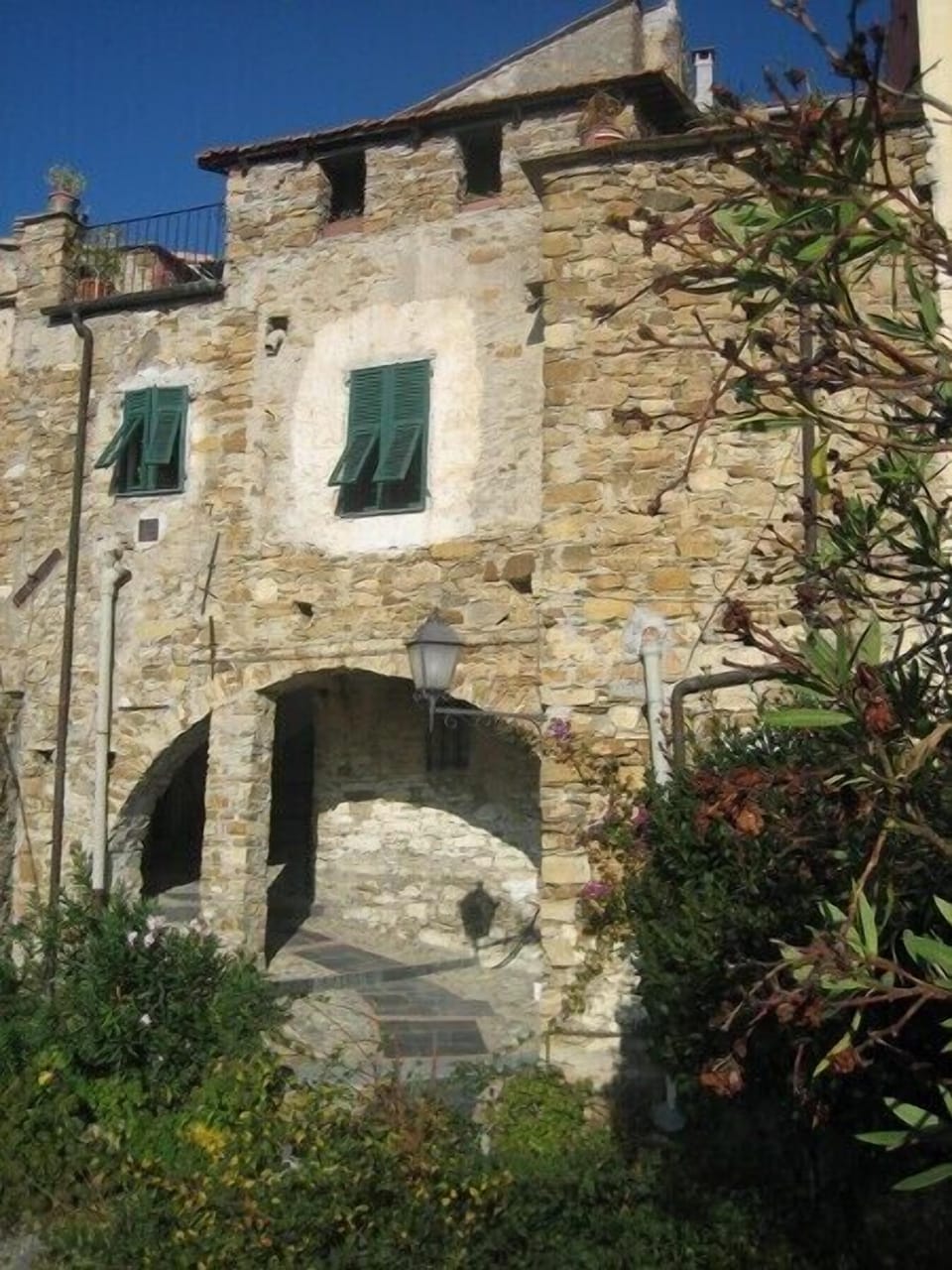 the house from above with terraces and loggia