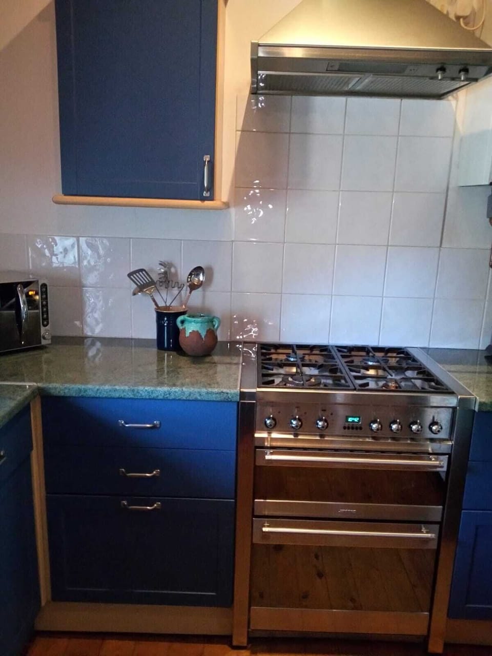 Gas hob, electric oven, microwave, fridge, plenty cupboard storage.