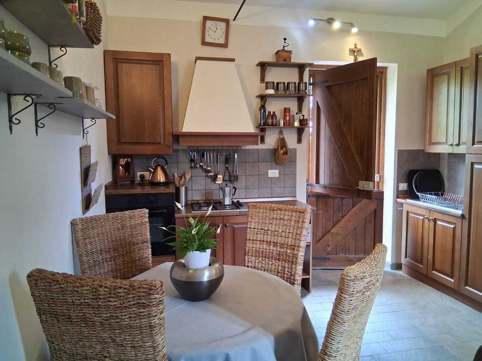 Dining kitchen area with chestnut stable door