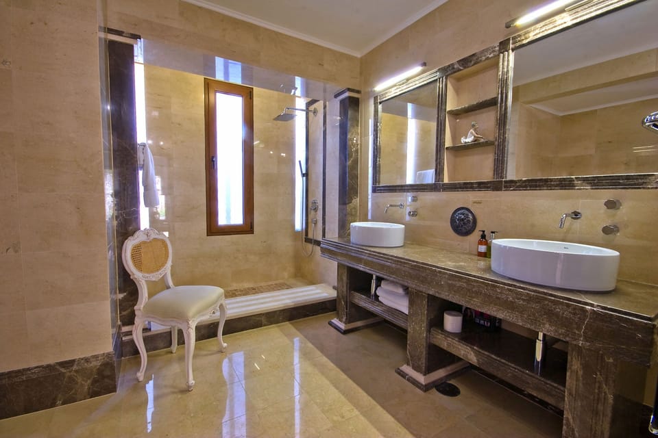 one of the 7 luxury bathrooms