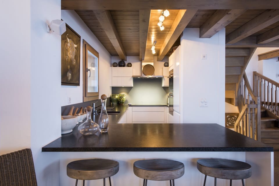 Kitchen & Breakfast Bar
