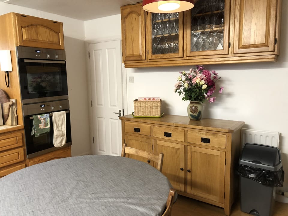 Kitchen, water, wine, sherry & flute glasses. 