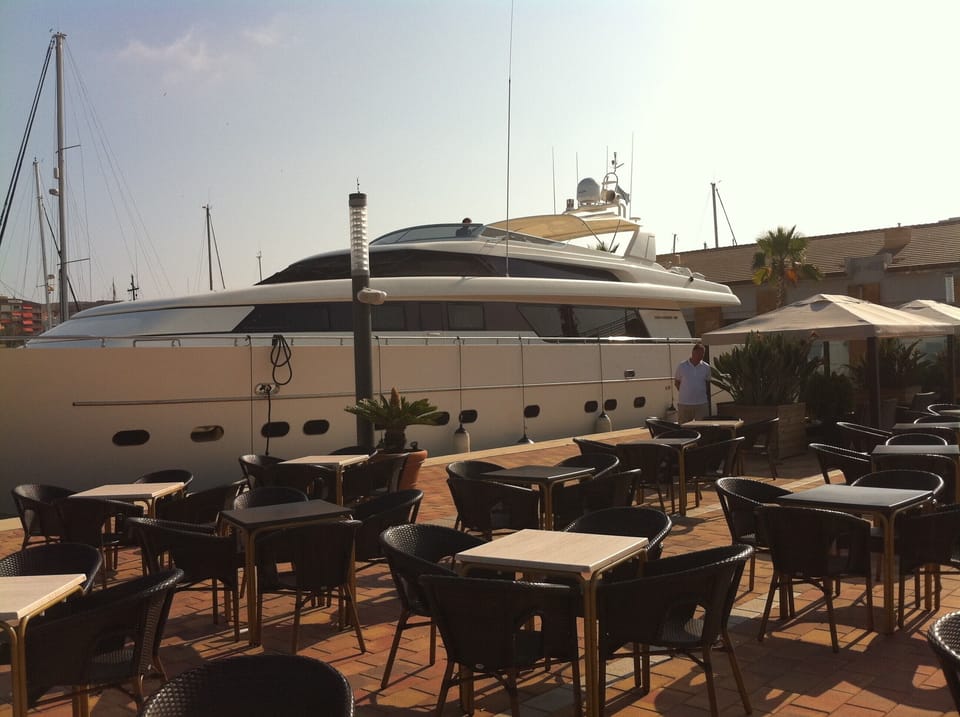 bar in port